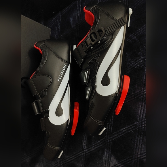 Pelaton cycling shoes - Picture 2 of 5